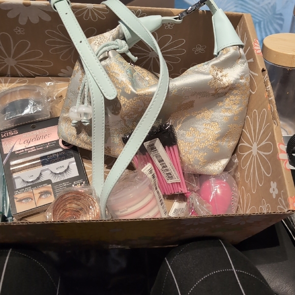 Mixed Package - Picture 10 of 10